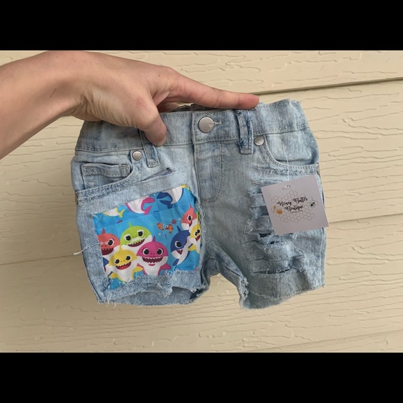 Baby Shark Toddler Shorts - Picture 1 of 4